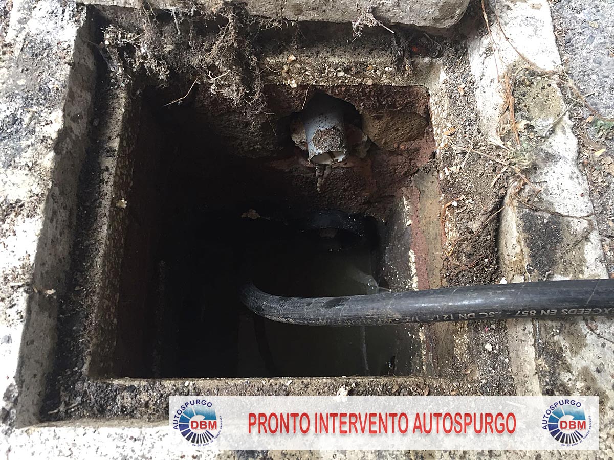 Fognatura-Roma-Torrino-occlusa-detersivi-pronto-intervento-_02 Autospurgo Roma Torrino