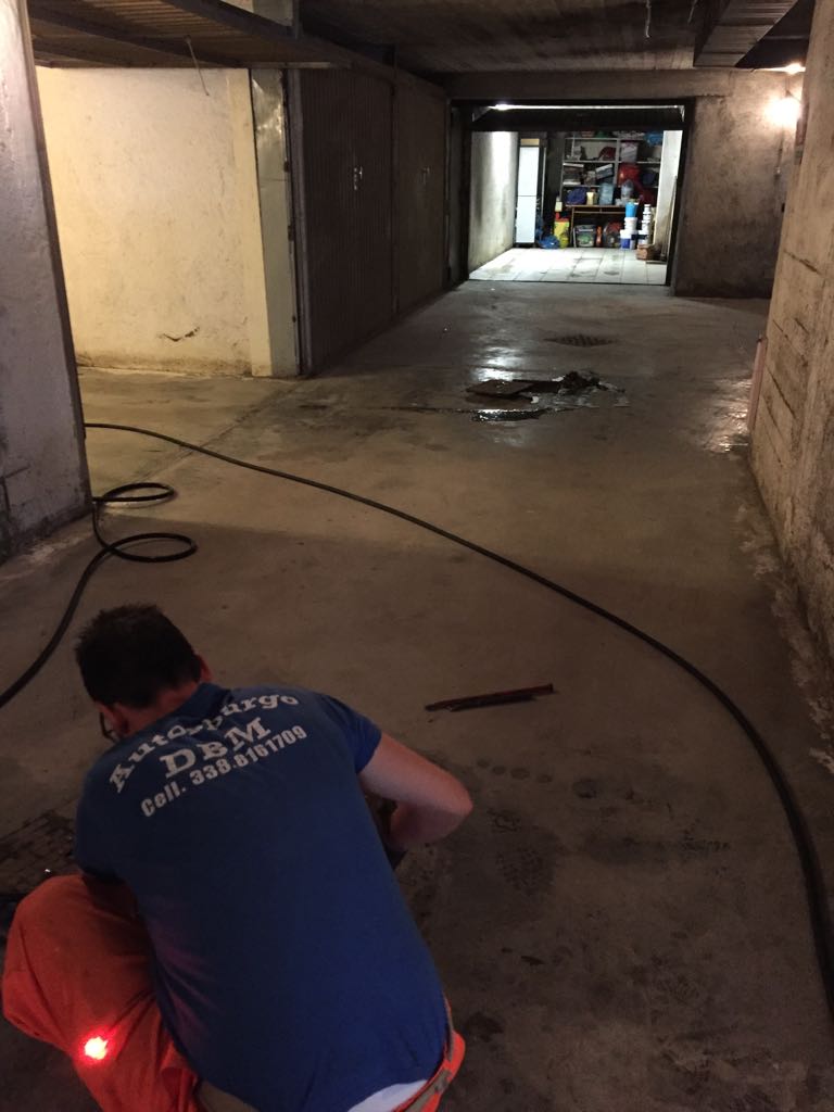 Rastrellamento pozzetti invasi da assorbenti e materiali non bio degradabili